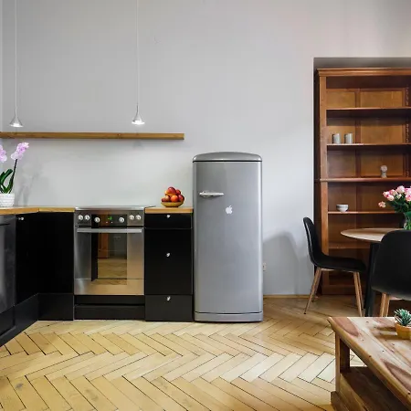 Cracwow Market Squere شقة